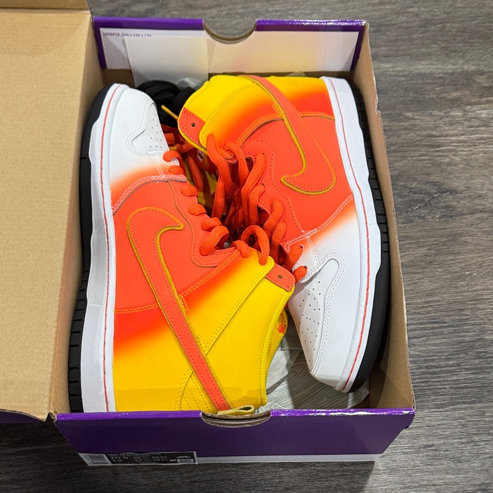 Nike SB Dunk High
Sweet Tooth Candy Corn